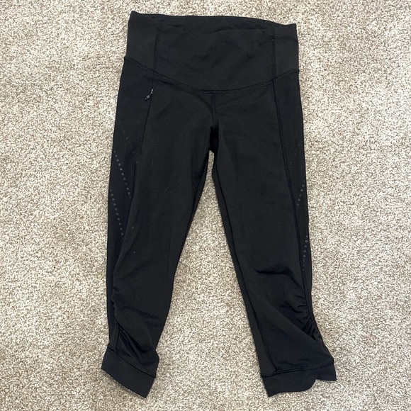 Lululemon black capris - Picture 1 of 4